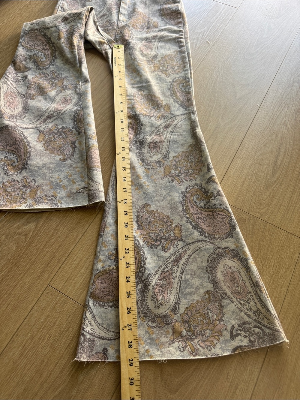 Free People We The Free Just Float On Flare Jeans Limestone Paisley Size 26 - Picture 14 of 16